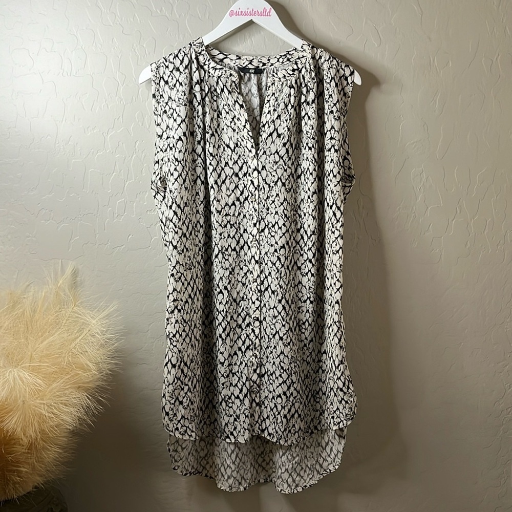 H&M shift dress loose fit Geometric black-and-white pattern. Oversized fit